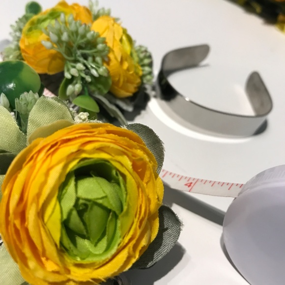 Wedding Corsage Hand Crafted Faux Flowers Keepsake NWT NEW ITEM FINAL SALE ITEM - Picture 4 of 6